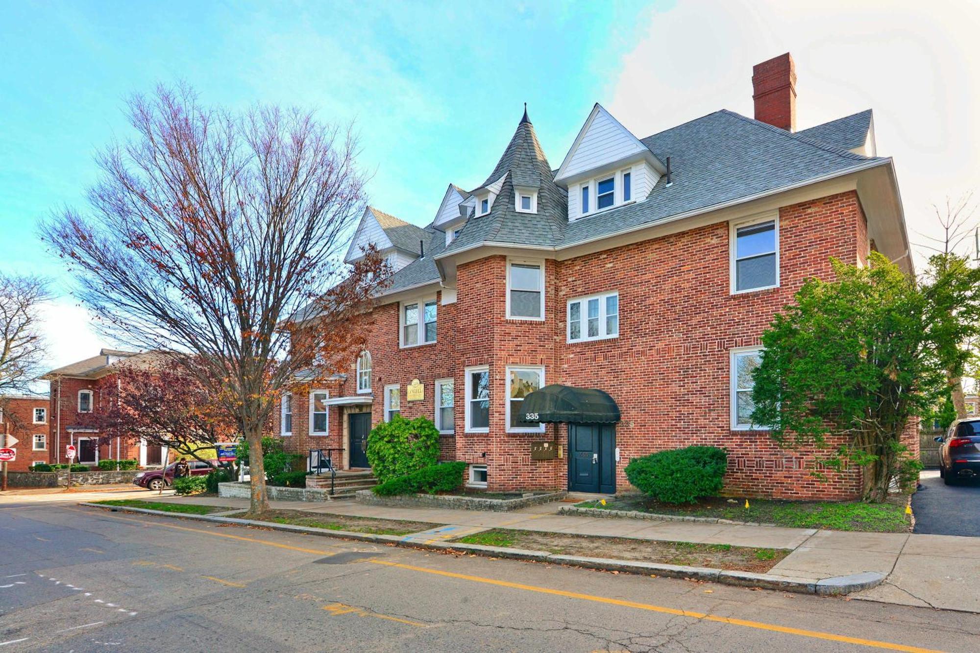 Jennifer's Historic College Hill - The Lookout Apartment *